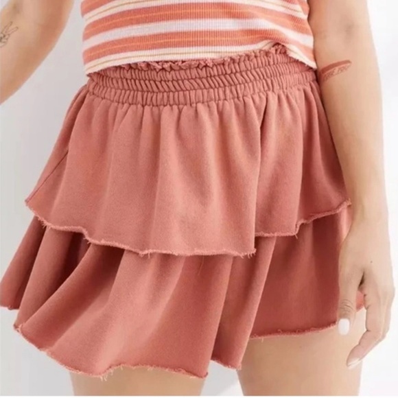 Aerie Weekend Ruffle Tiered Mini Skirt
In Small worn once - Picture 2 of 3